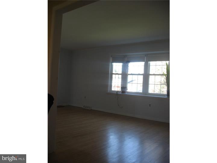 535 Cabot Drive Hockessin, DE 19707 - Photo 8 of 25 Living Room