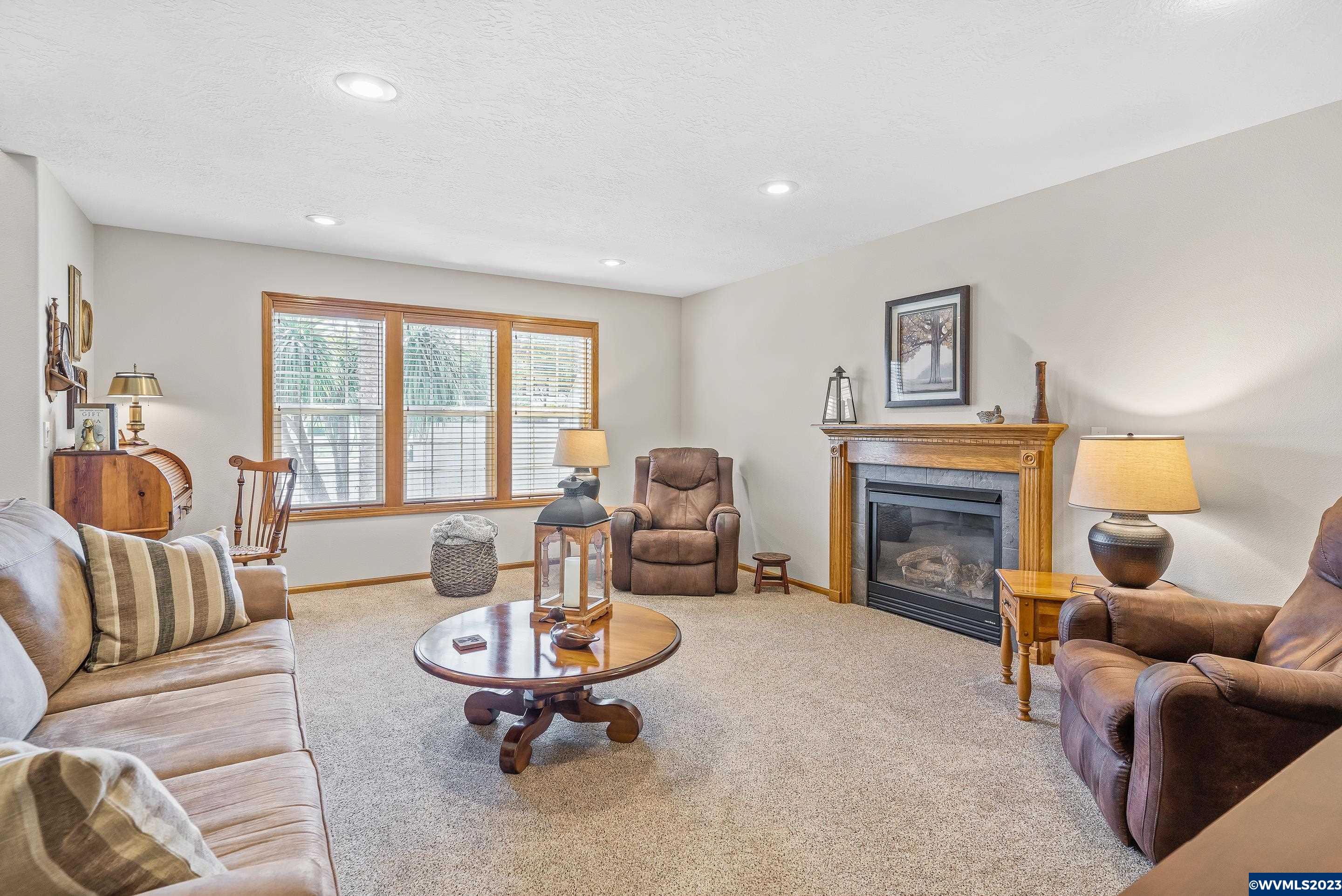 2073 Chase Loop Southwest Albany, OR 97321 - Photo 7 of 40 Gallery Image 7