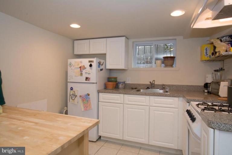 601 Columbia Road Northwest Washington, DC 20001 - Photo 2 of 13 Kitchen #2