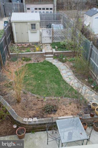 601 Columbia Road Northwest Washington, DC 20001 - Photo 11 of 13 Garden