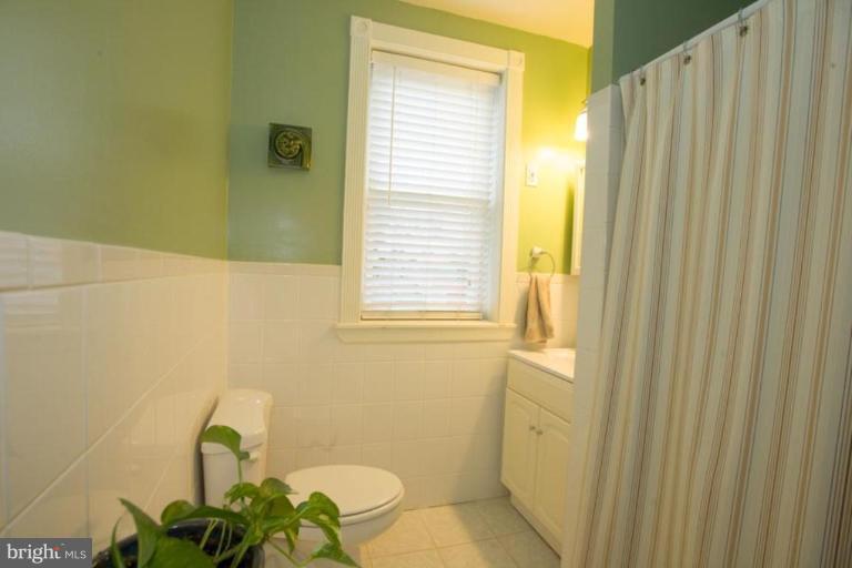 601 Columbia Road Northwest Washington, DC 20001 - Photo 5 of 13 Bath #1