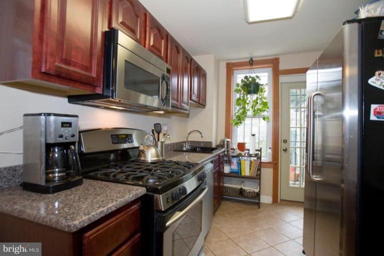 601 Columbia Road Northwest Washington, DC 20001 - Photo 10 of 13 Kitchen