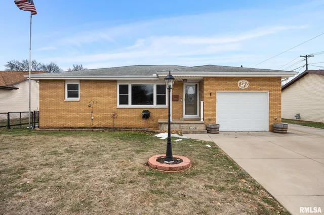 $184,900 | 302 Sheridan Road, Pekin, IL 61554