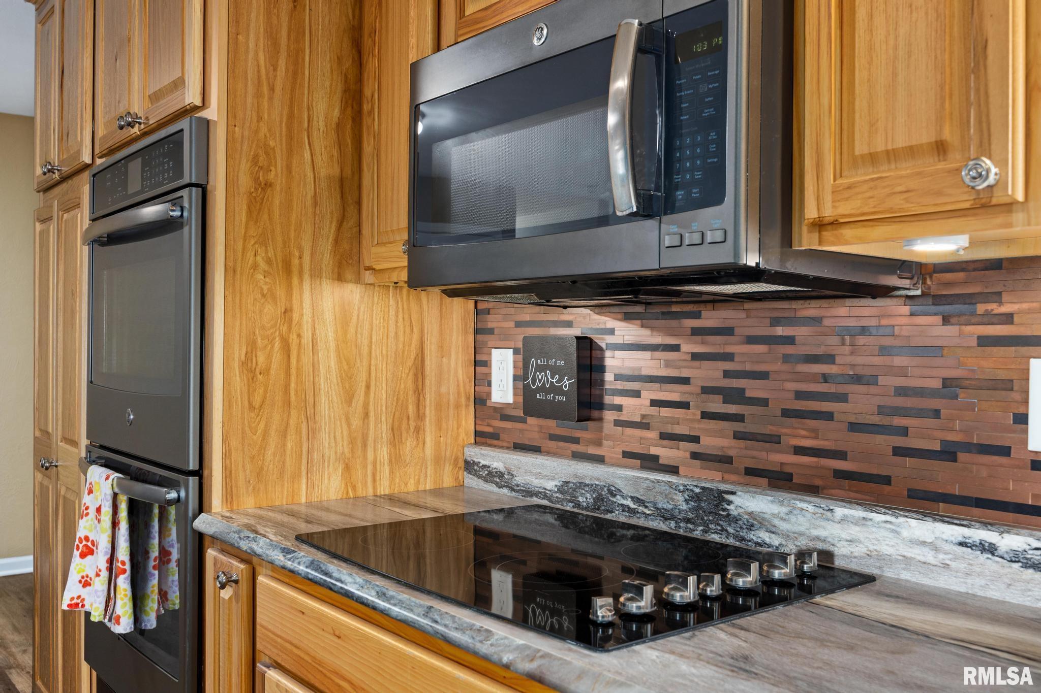 302 Sheridan Road Pekin, IL 61554 - Photo 11 of 44