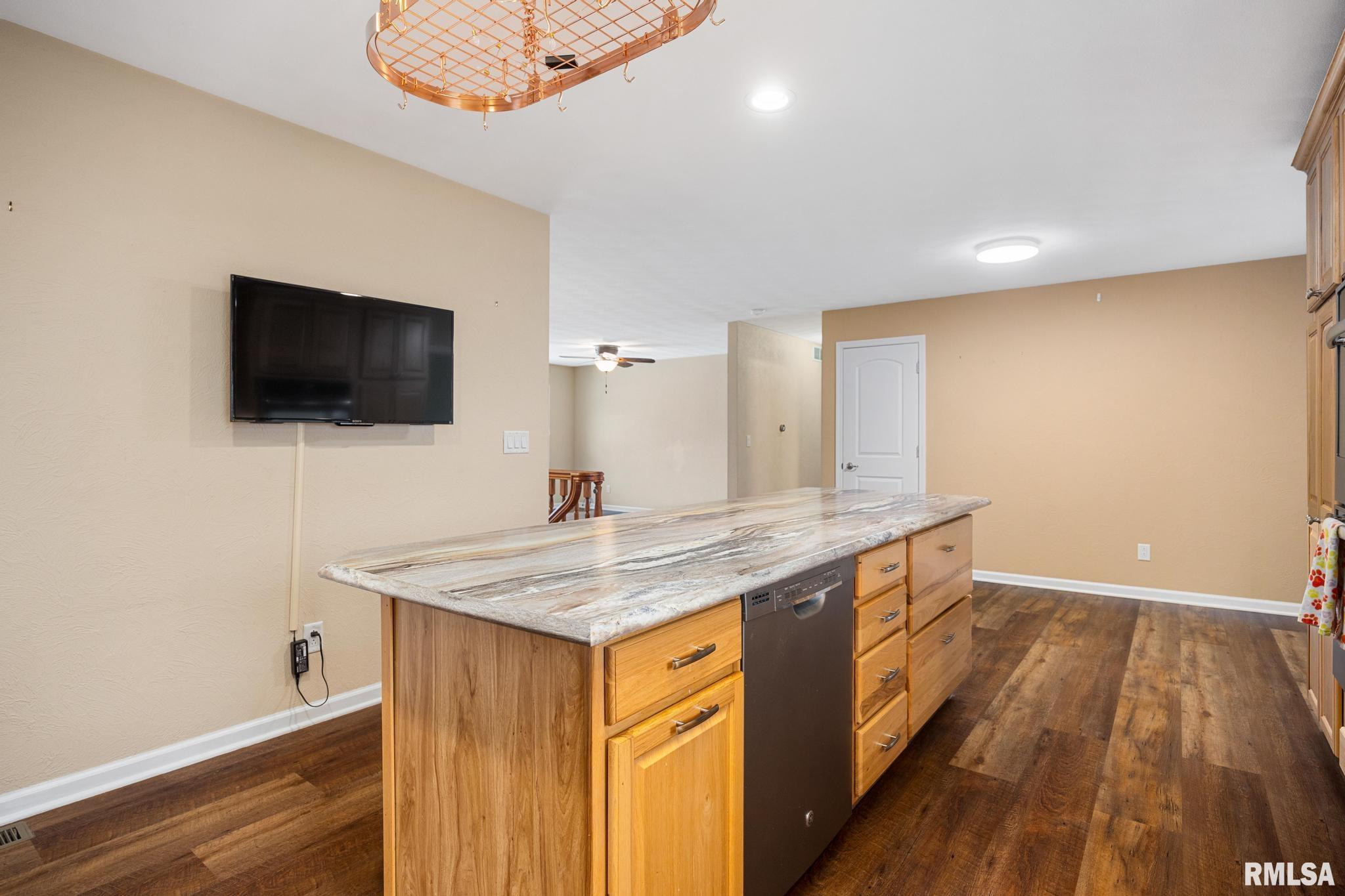 302 Sheridan Road Pekin, IL 61554 - Photo 12 of 44