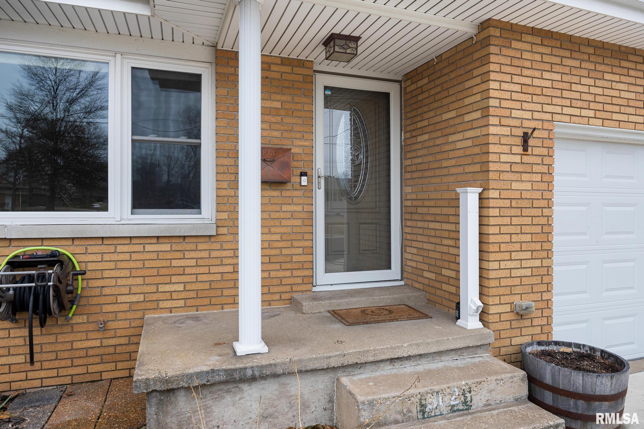 302 Sheridan Road Pekin, IL 61554 - Photo 3 of 44