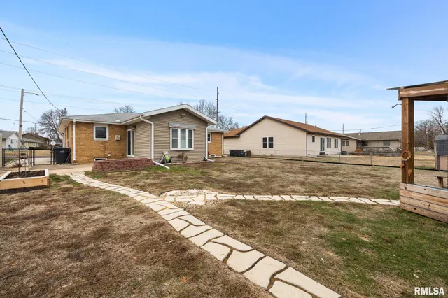 $184,900 | 302 Sheridan Road, Pekin, IL 61554