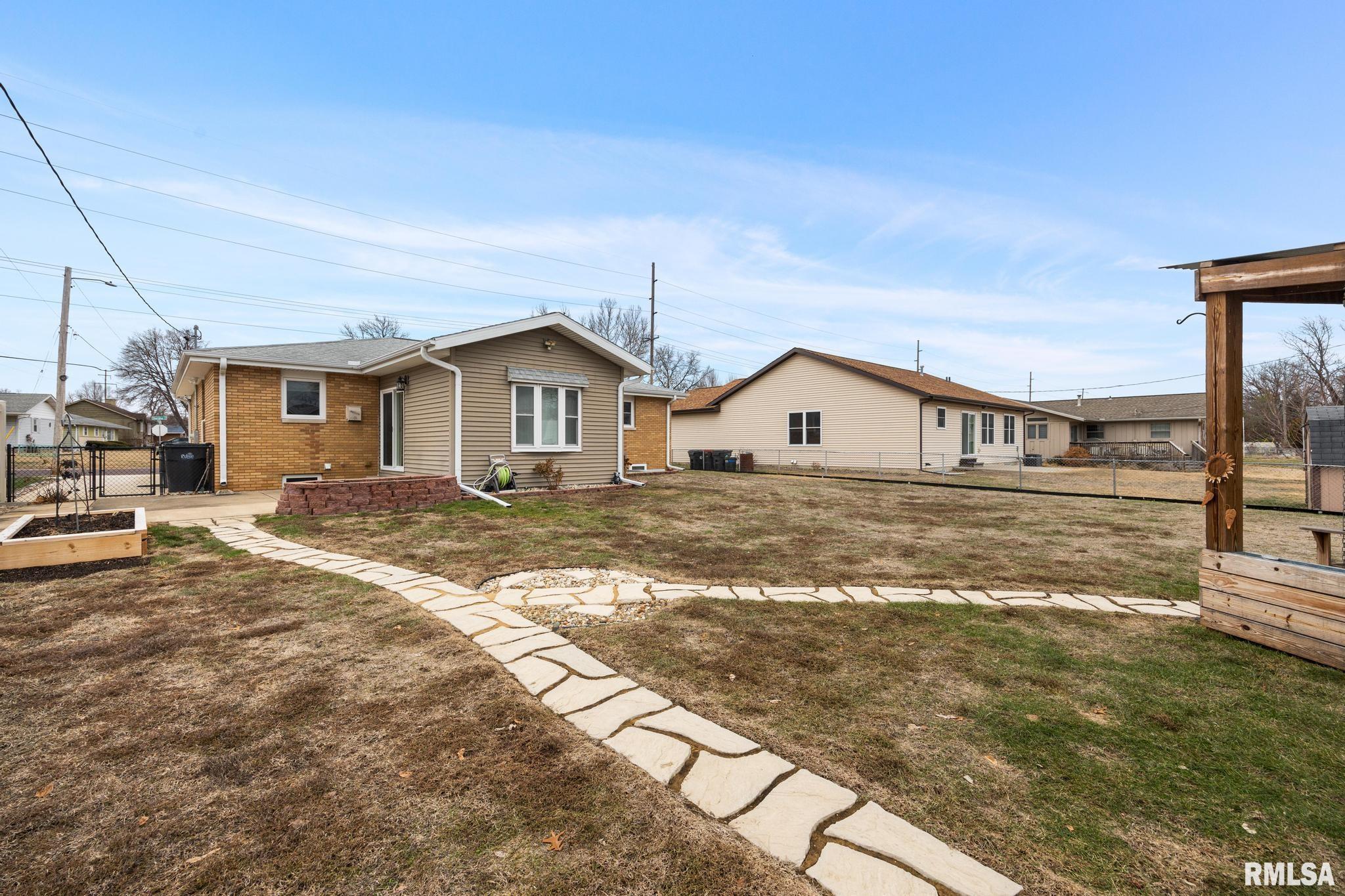 302 Sheridan Road Pekin, IL 61554 - Photo 38 of 44