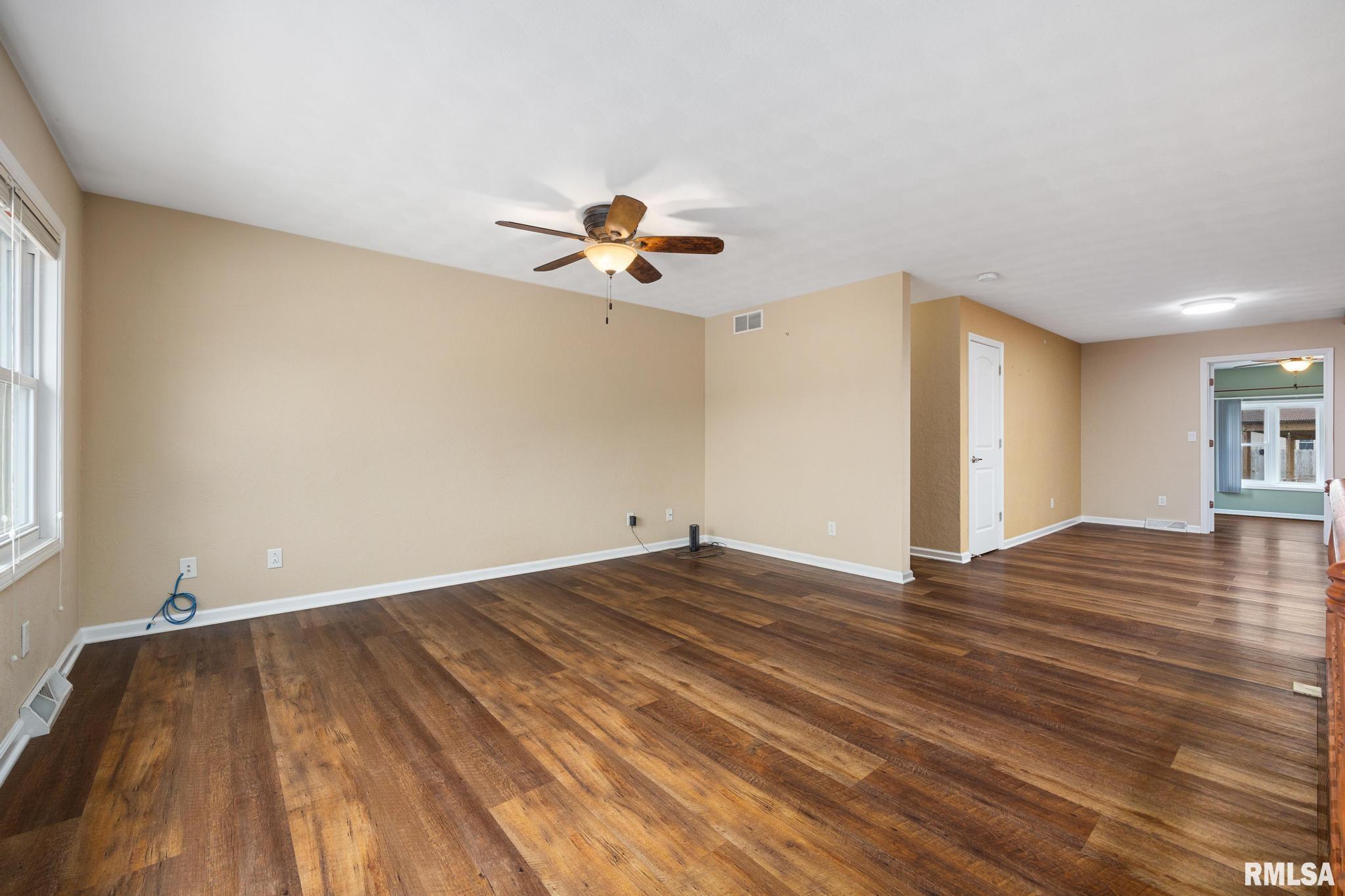 302 Sheridan Road Pekin, IL 61554 - Photo 6 of 44