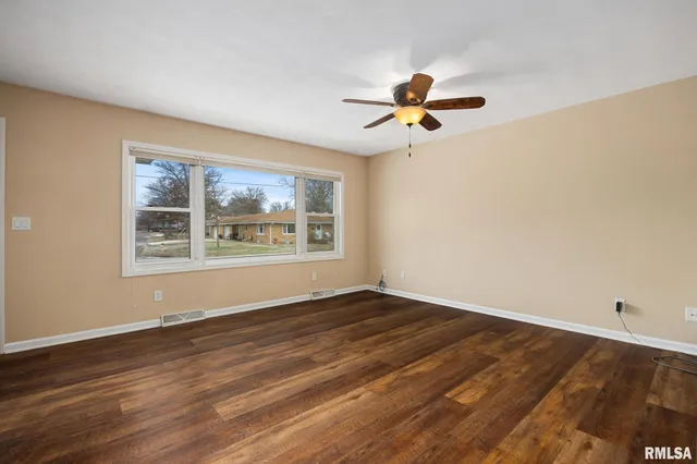 $184,900 | 302 Sheridan Road, Pekin, IL 61554