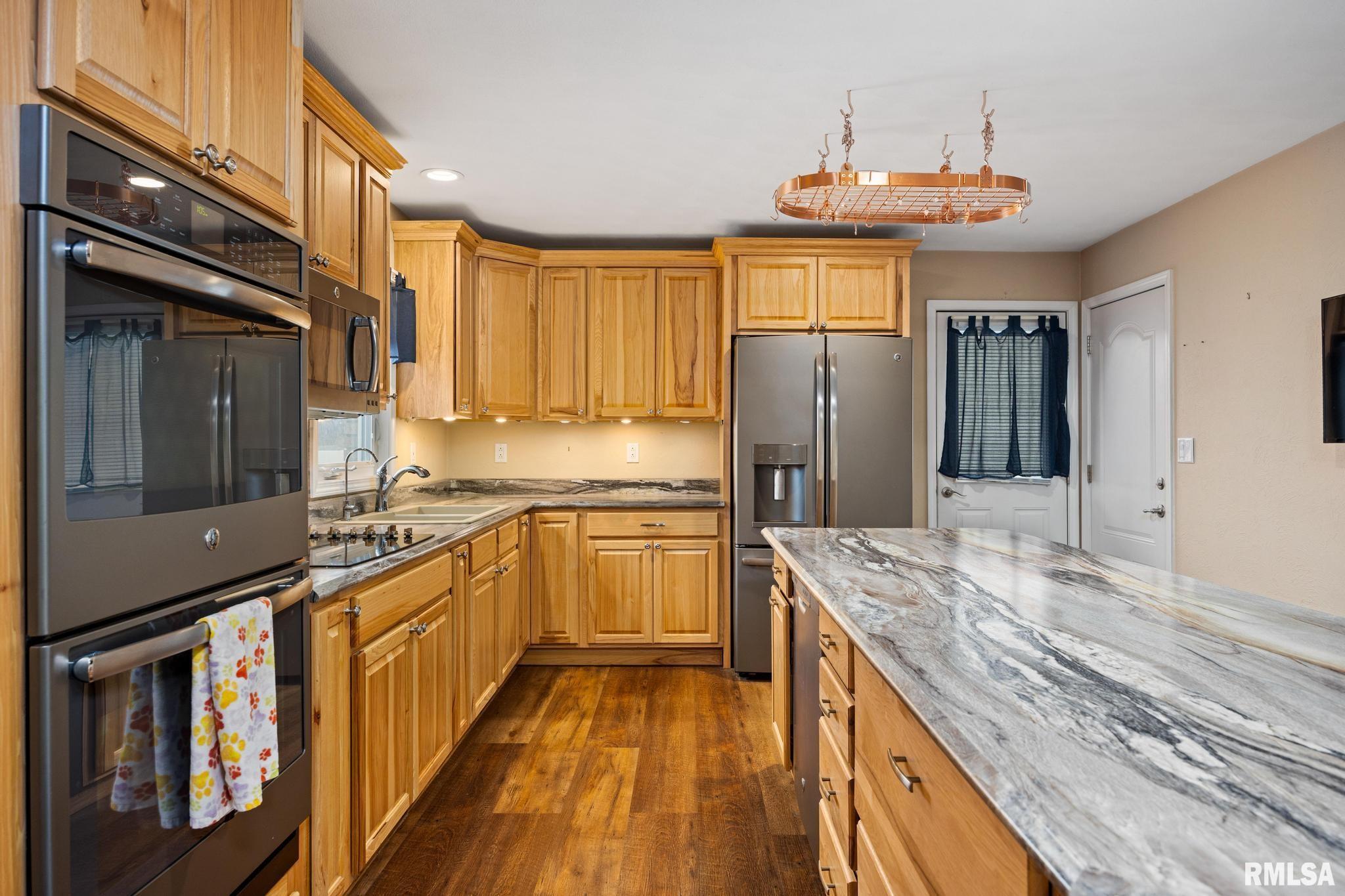 302 Sheridan Road Pekin, IL 61554 - Photo 9 of 44