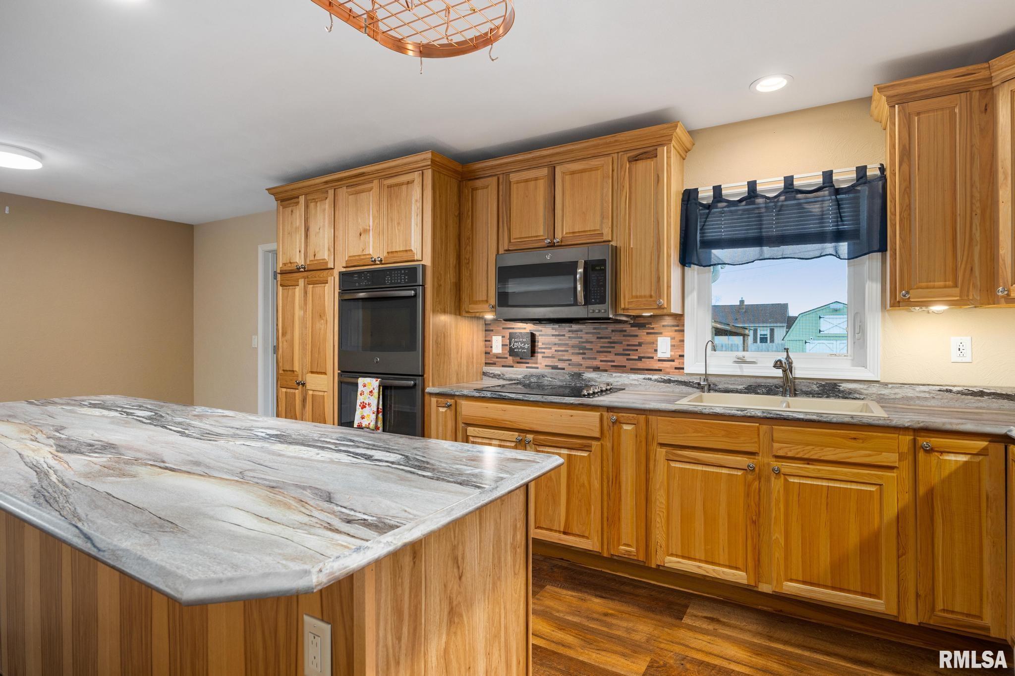 302 Sheridan Road Pekin, IL 61554 - Photo 10 of 44