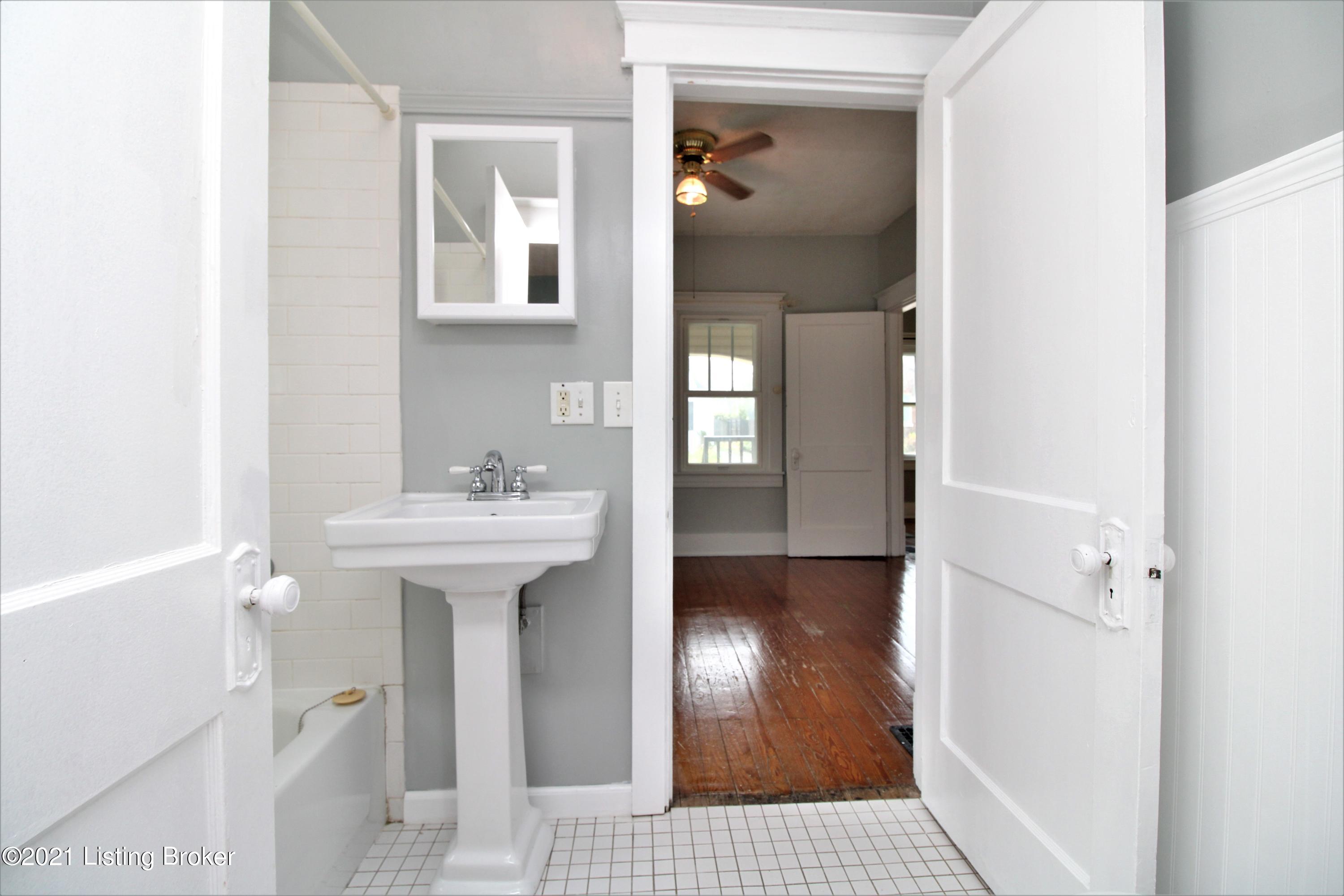 803 Reading Road Louisville, KY 40217 - Photo 6 of 23 IMG_5652