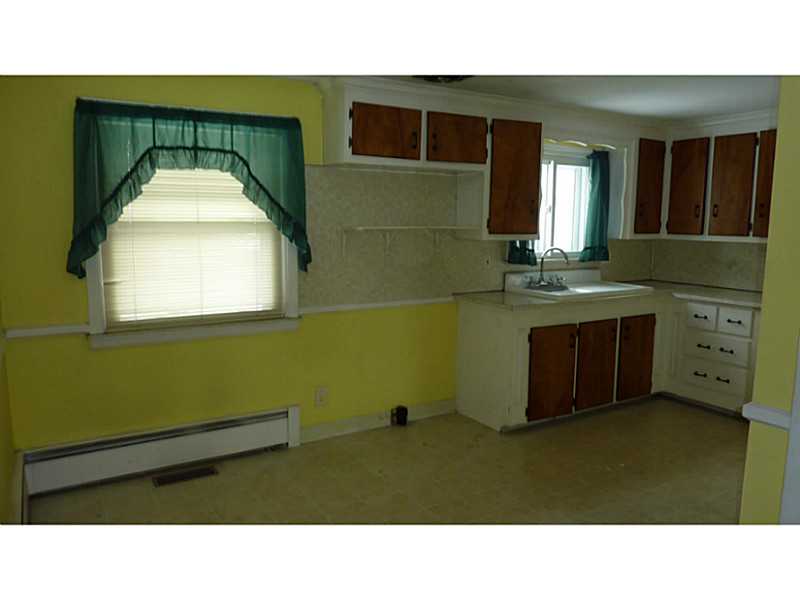 80 Partition Street Warwick, RI 02888 - Photo 3 of 8 Kitchen.