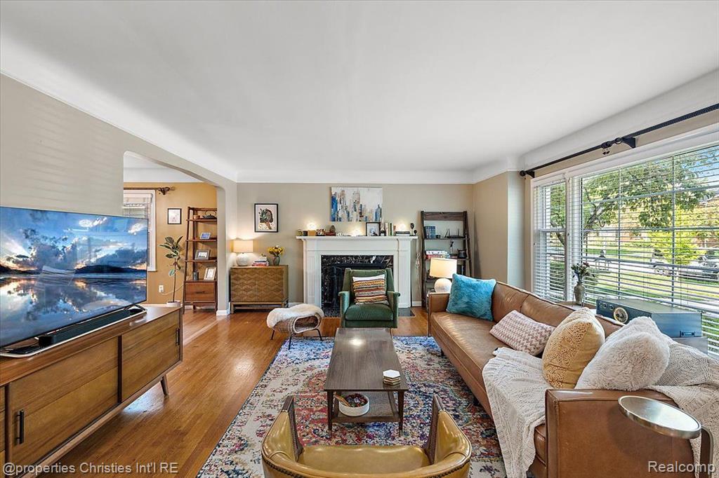 1683 Severn Road Grosse Pointe Woods, MI 48236 - Photo 8 of 47