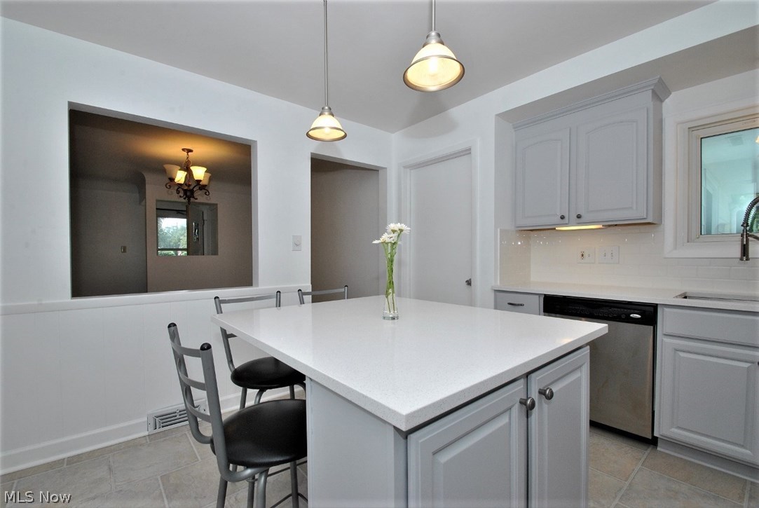 1091 Haverston Road Lyndhurst, OH 44124 - Photo 8 of 27 Beautiful, bright updated Kitchen