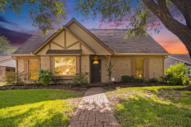 $2,550 | 302 Lochnell Drive, Houston, TX 77062