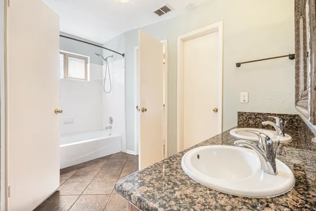 $2,550 | 302 Lochnell Drive, Houston, TX 77062