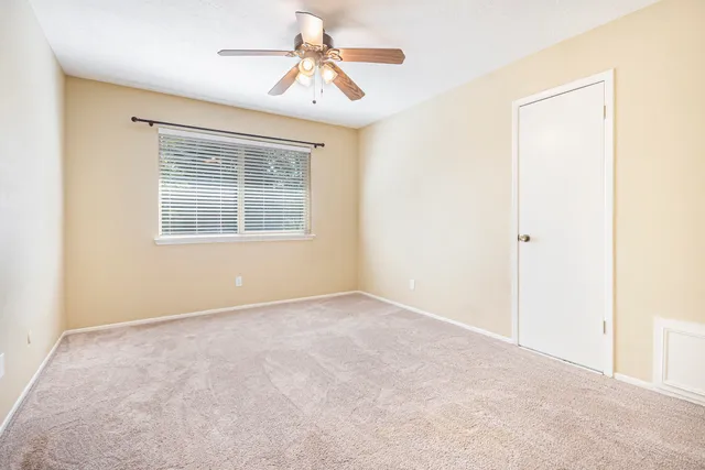 $2,550 | 302 Lochnell Drive, Houston, TX 77062