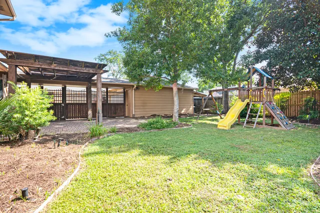 $2,550 | 302 Lochnell Drive, Houston, TX 77062