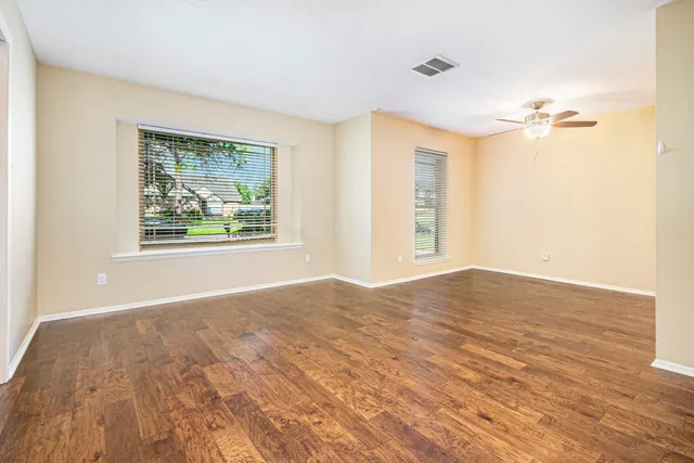 $2,550 | 302 Lochnell Drive, Houston, TX 77062