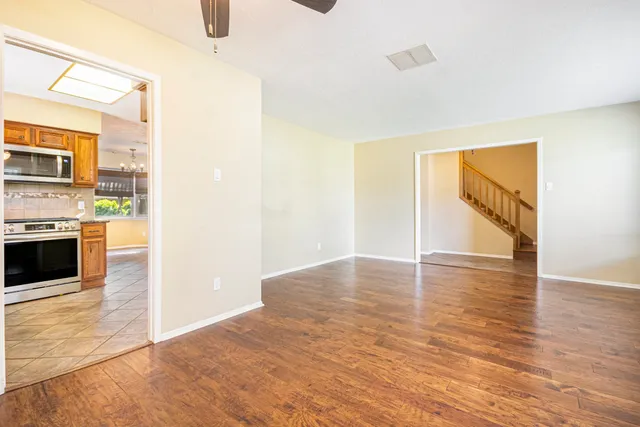 $2,550 | 302 Lochnell Drive, Houston, TX 77062