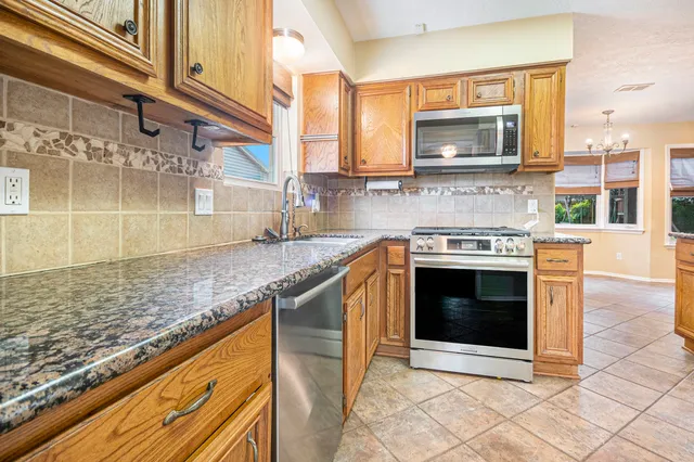 $2,550 | 302 Lochnell Drive, Houston, TX 77062