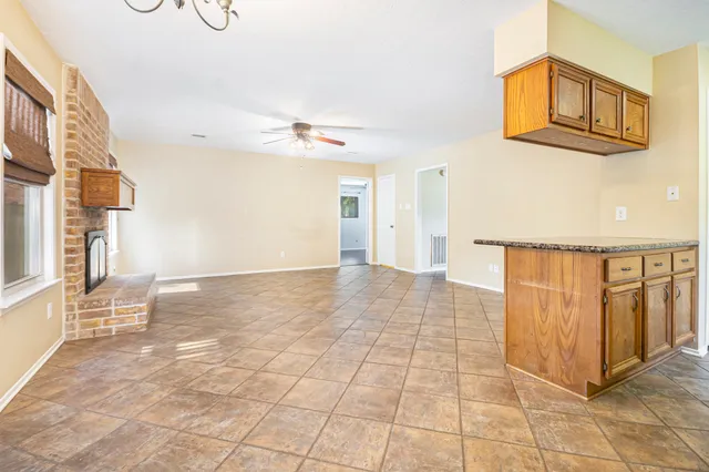 $2,550 | 302 Lochnell Drive, Houston, TX 77062