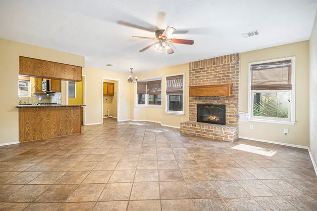 $2,550 | 302 Lochnell Drive, Houston, TX 77062