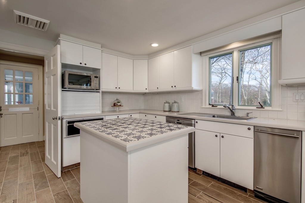 12 Ocean Highlands Gloucester, MA 01930 - Photo 18 of 28