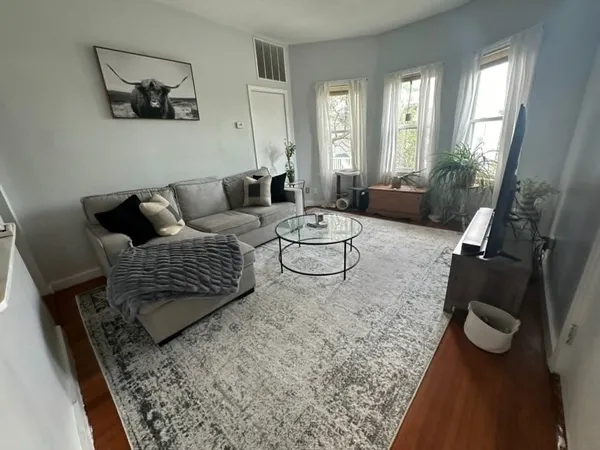 $3,100 | 102 Sydney Street, Unit 3, Boston, MA 02125