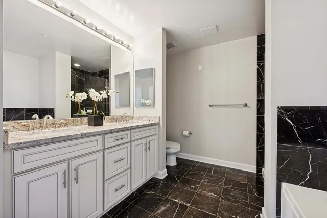 $695,000 | 1629 South Prairie Avenue, Unit 801, Chicago, IL 60616