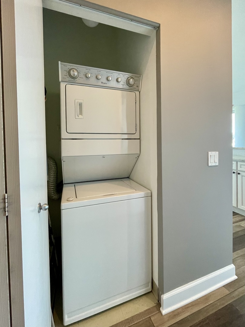 1629 South Prairie Avenue, Unit 801 Chicago, IL 60616 - Photo 21 of 33 a utility room with dryer and washer
