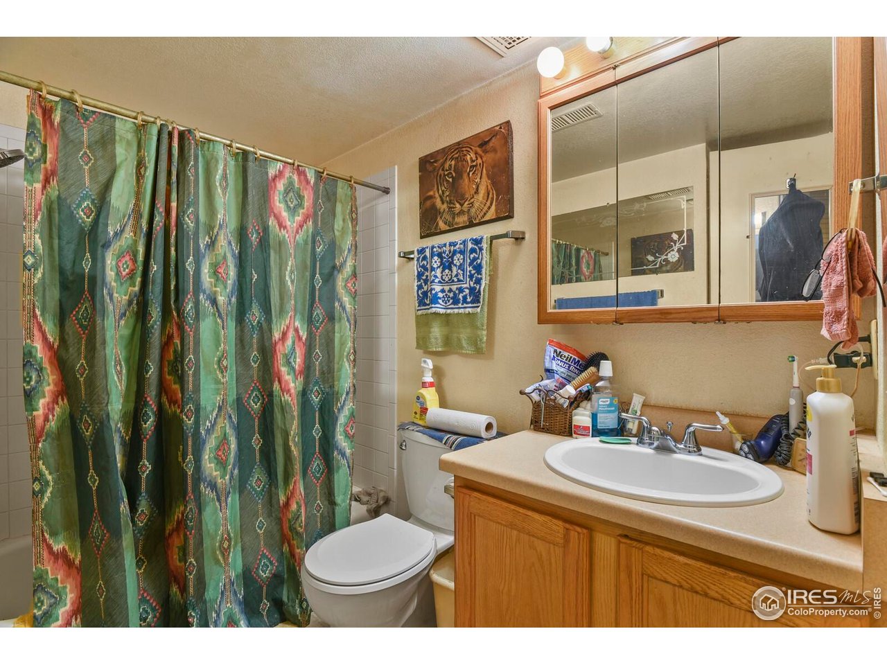 3250 Oneal Circle, Unit 14 Boulder, CO 80301 - Photo 14 of 16 Full Bath Newer Toilet