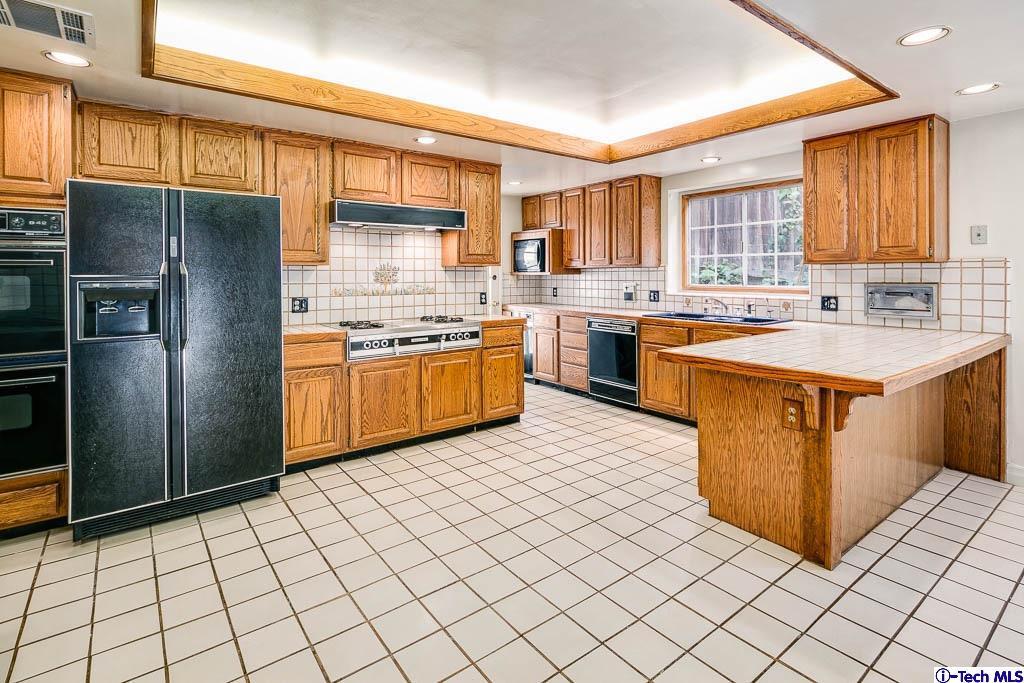 927 Rosemount Road Glendale, CA 91207 - Photo 15 of 36 Gallery Image 15