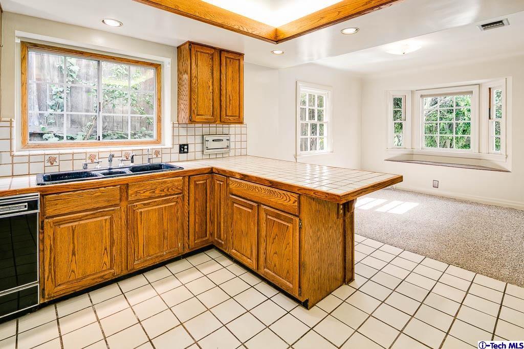 927 Rosemount Road Glendale, CA 91207 - Photo 16 of 36 Gallery Image 16