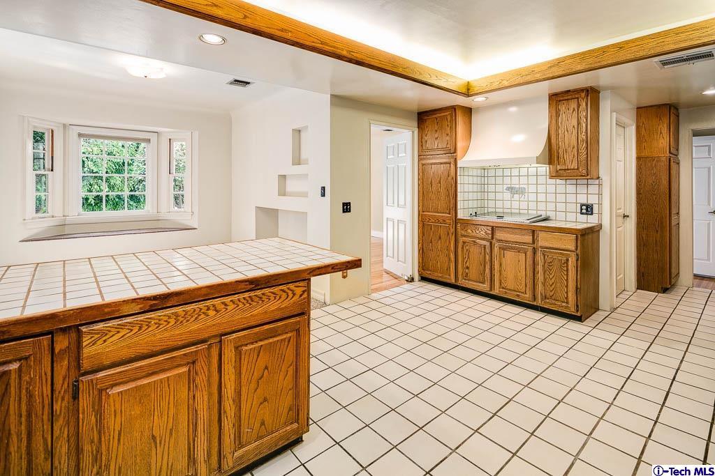 927 Rosemount Road Glendale, CA 91207 - Photo 17 of 36 Gallery Image 17