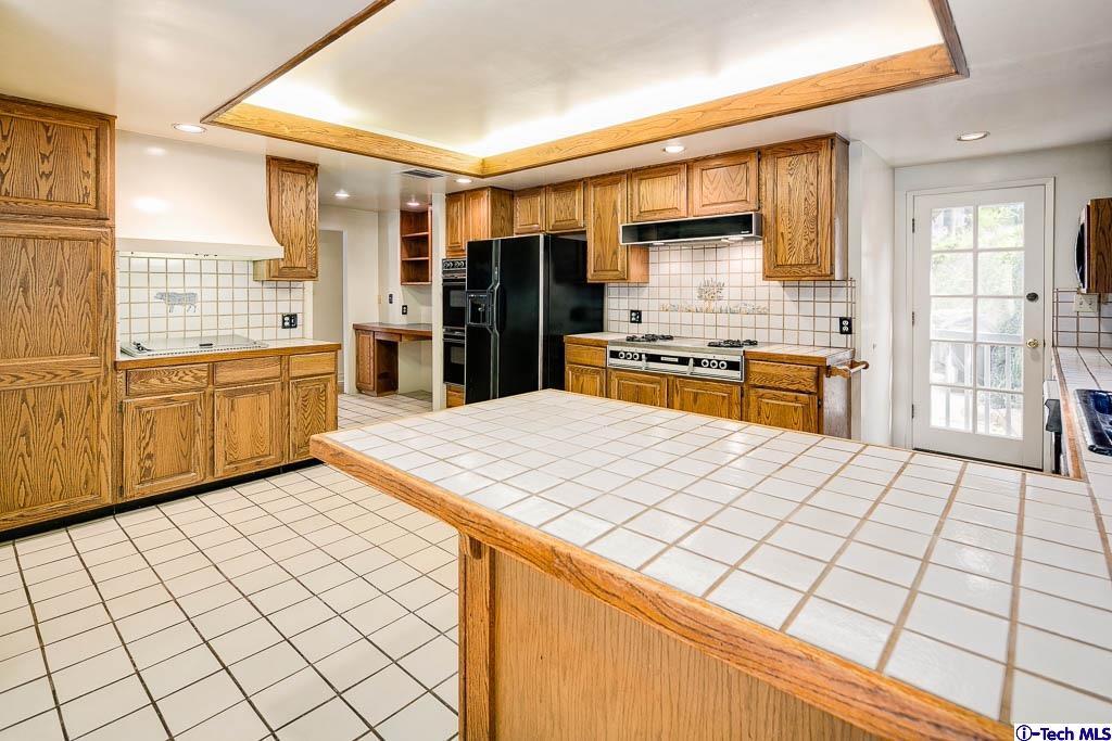 927 Rosemount Road Glendale, CA 91207 - Photo 18 of 36 Gallery Image 18