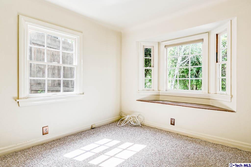927 Rosemount Road Glendale, CA 91207 - Photo 20 of 36 Gallery Image 20