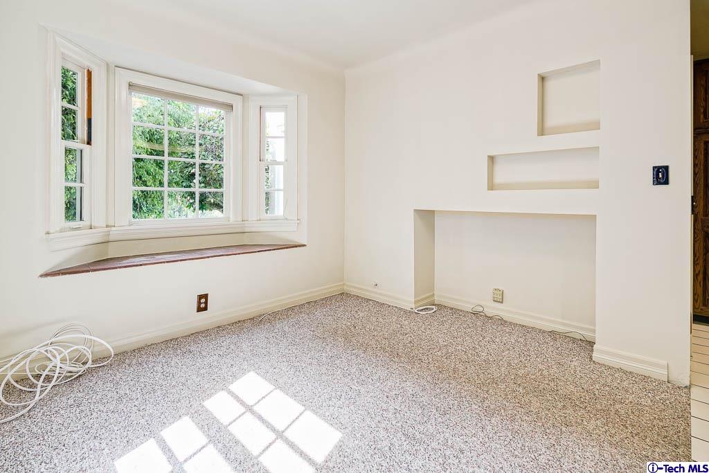 927 Rosemount Road Glendale, CA 91207 - Photo 21 of 36 Gallery Image 21