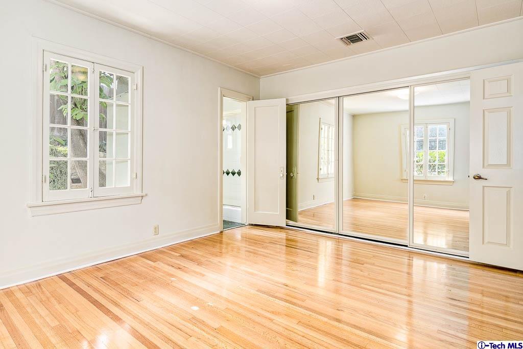 927 Rosemount Road Glendale, CA 91207 - Photo 23 of 36 Gallery Image 23