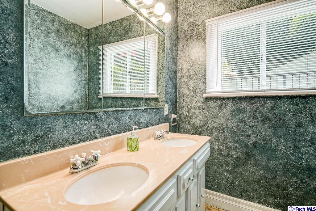 927 Rosemount Road Glendale, CA 91207 - Photo 26 of 36 Gallery Image 26