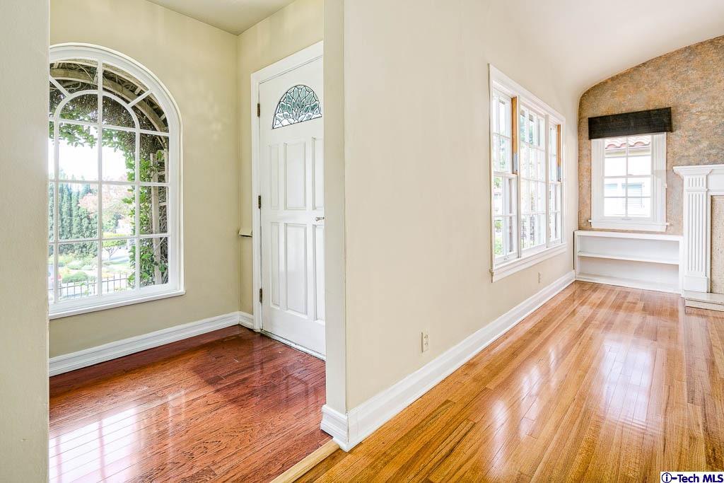 927 Rosemount Road Glendale, CA 91207 - Photo 6 of 36 Gallery Image 6