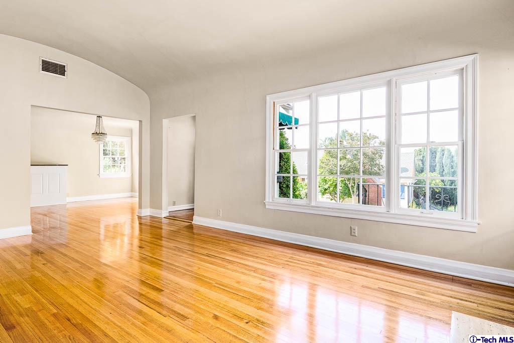 927 Rosemount Road Glendale, CA 91207 - Photo 10 of 36 Gallery Image 10