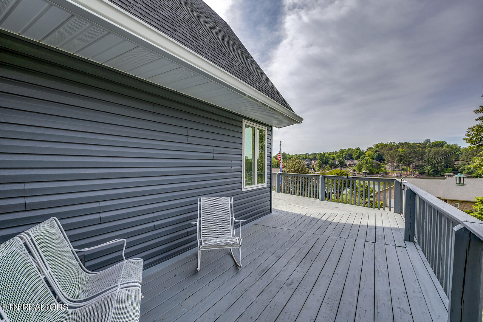 242 Chatuga Way Loudon, TN 37774 - Photo 19 of 60 19_242 Chatuga Way_LeftSideDeck01