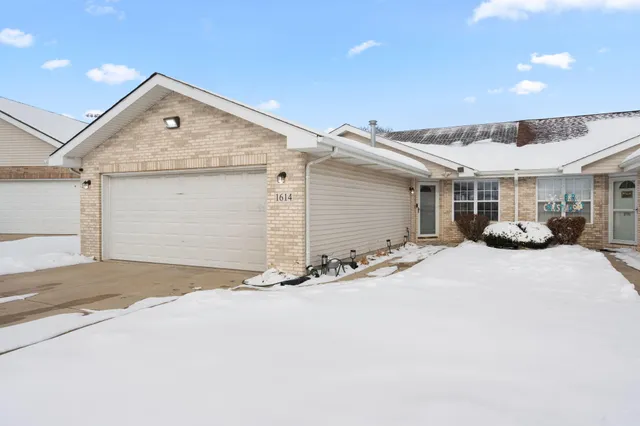 $2,400 | 1614 Golden Oak Drive, Crown Point, IN 46307