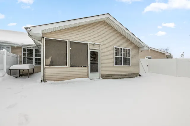 $2,400 | 1614 Golden Oak Drive, Crown Point, IN 46307