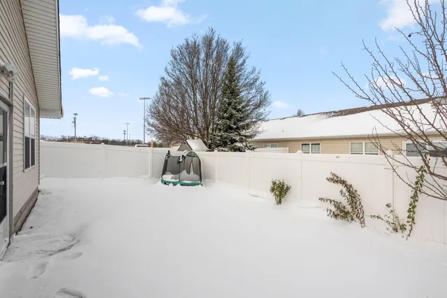 $2,400 | 1614 Golden Oak Drive, Crown Point, IN 46307