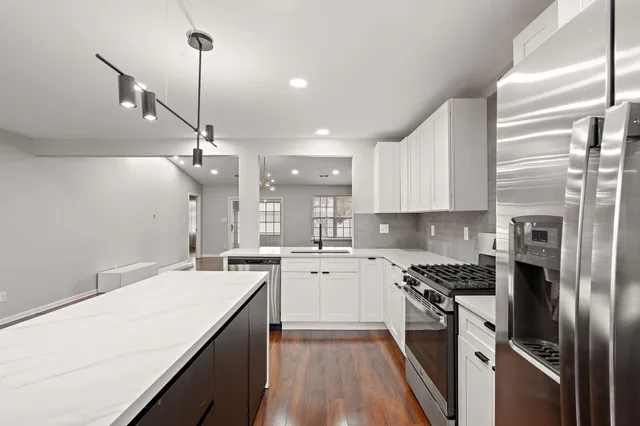 $2,400 | 1614 Golden Oak Drive, Crown Point, IN 46307