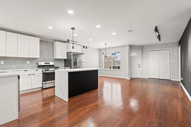 $2,400 | 1614 Golden Oak Drive, Crown Point, IN 46307